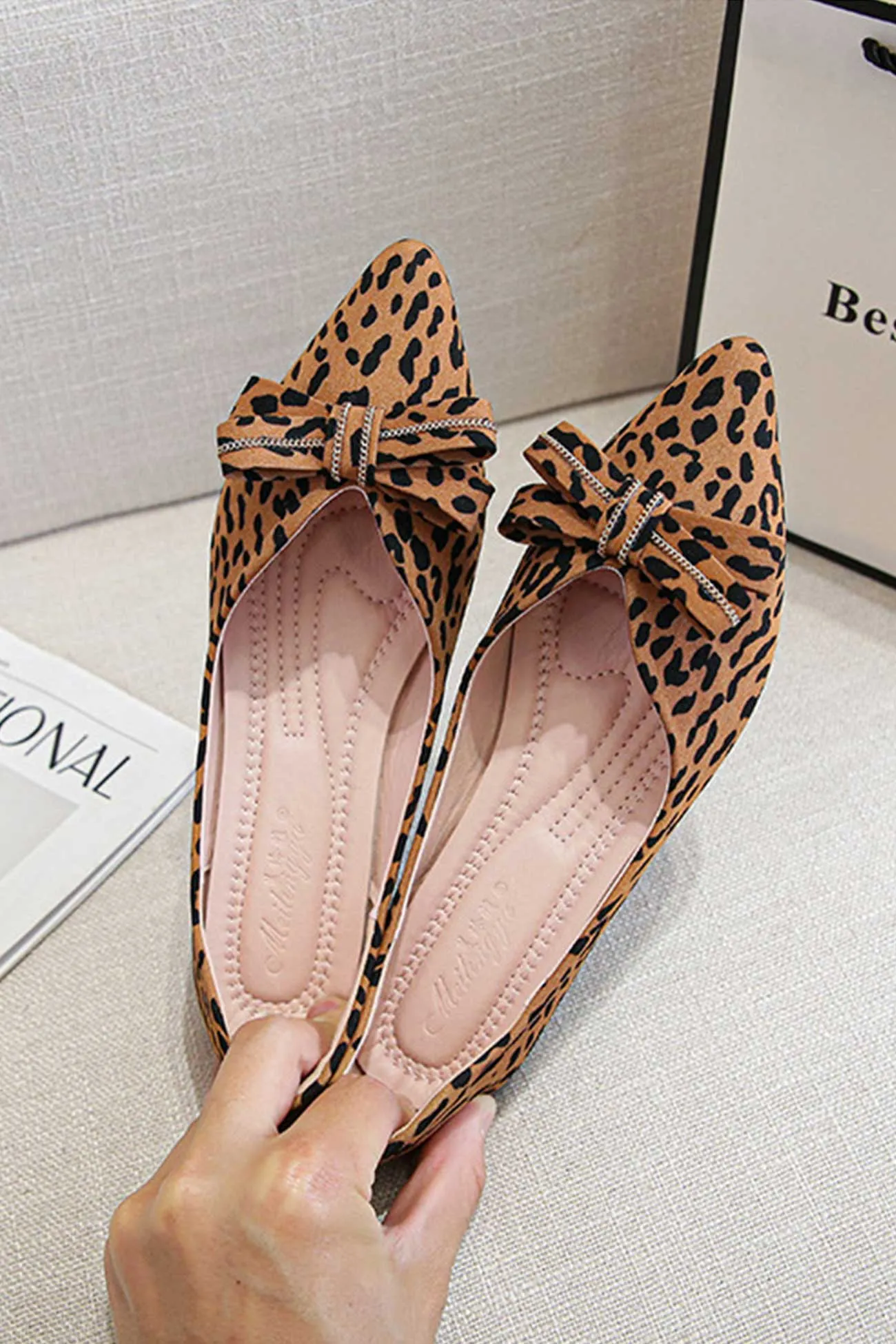 Amozae-Pointed Toe Leopard Print Bow Flats