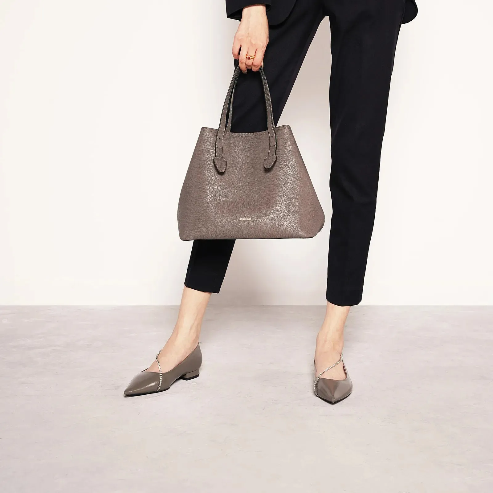 Crystal Chain Pointed Toe Flats (Aida)