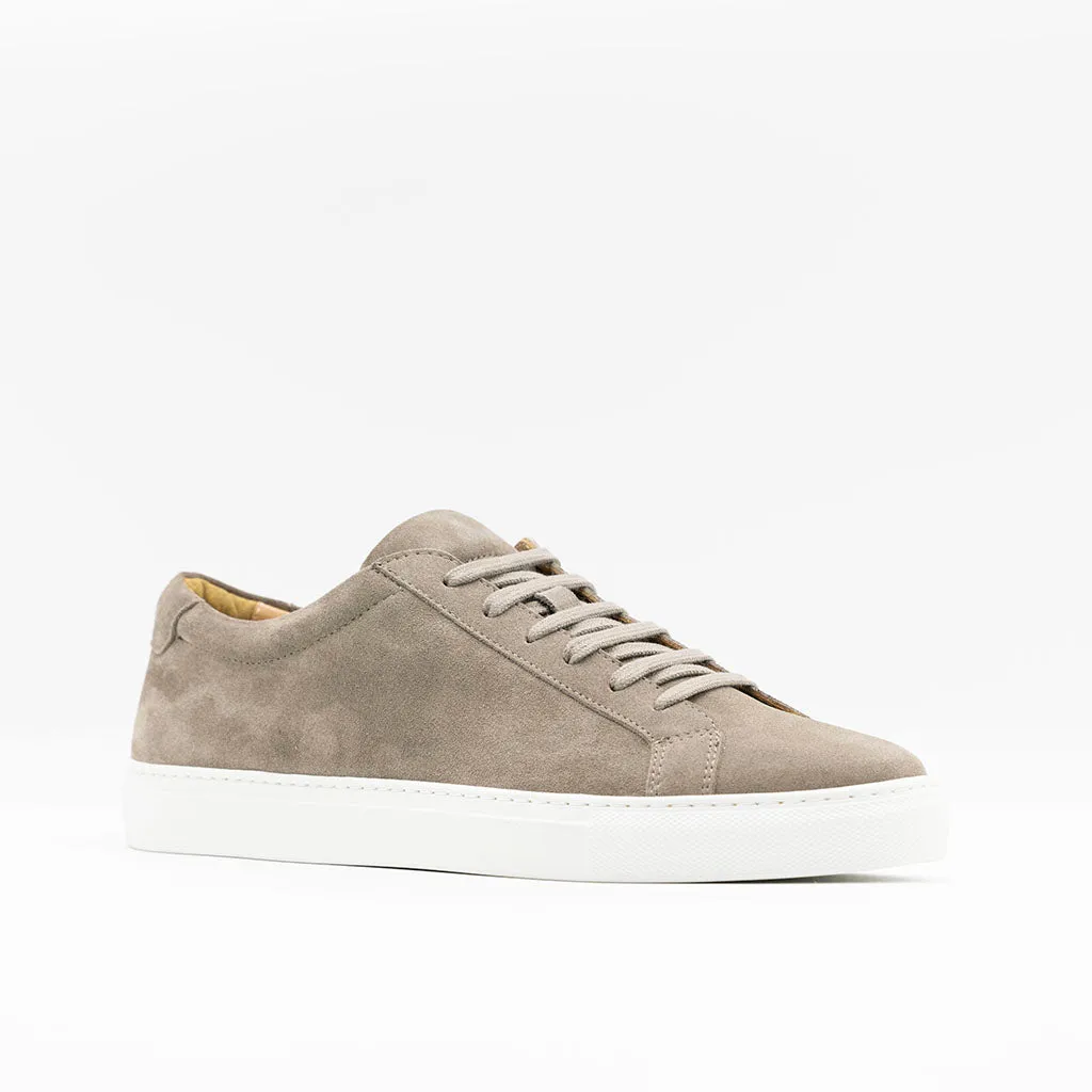 THE CLASSIC SNEAKER