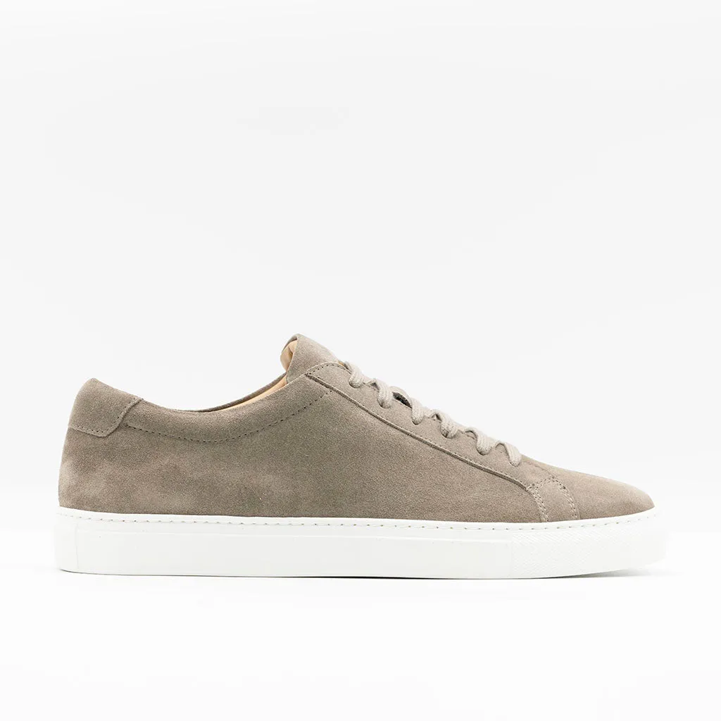 THE CLASSIC SNEAKER