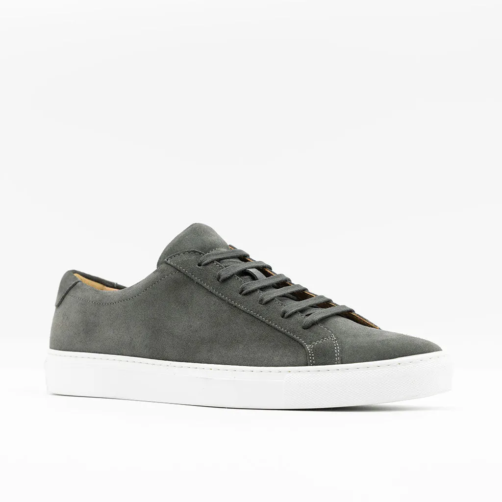 THE CLASSIC SNEAKER