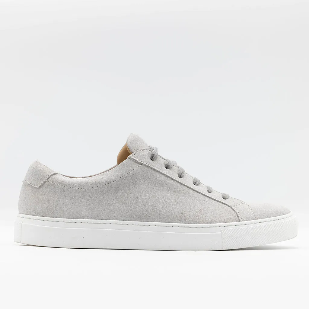 THE CLASSIC SNEAKER