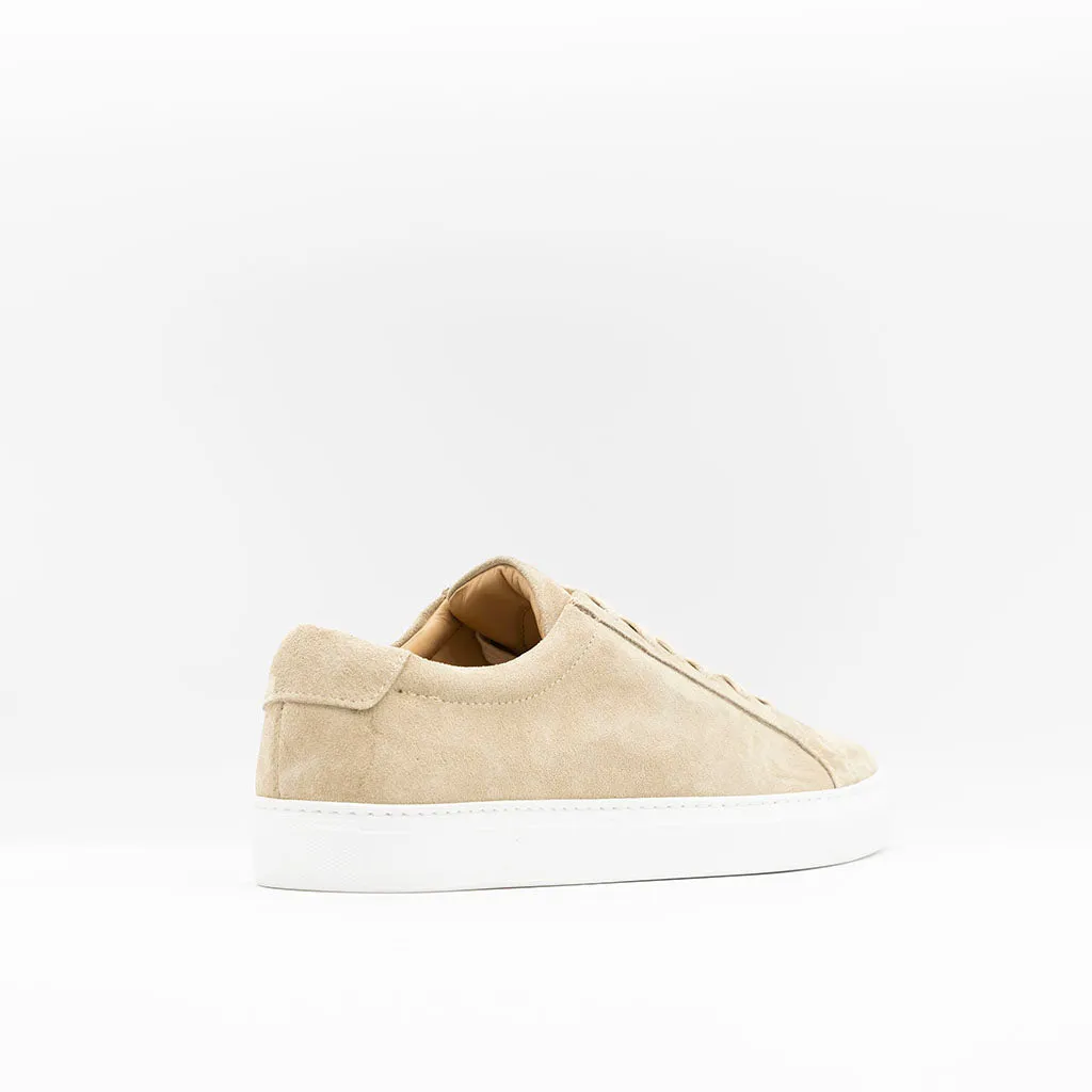 THE CLASSIC SNEAKER