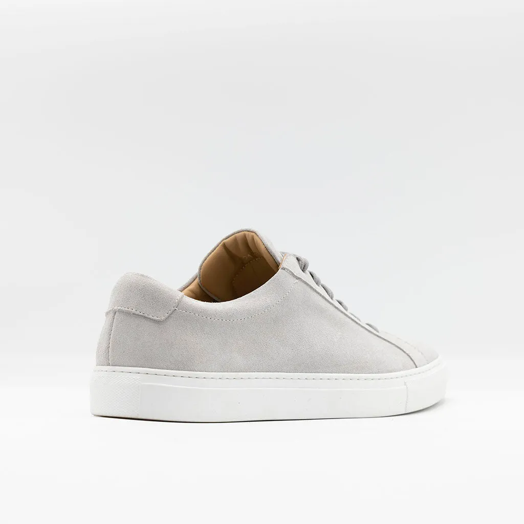 THE CLASSIC SNEAKER