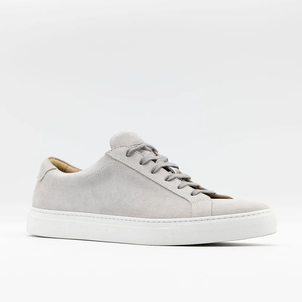 THE CLASSIC SNEAKER