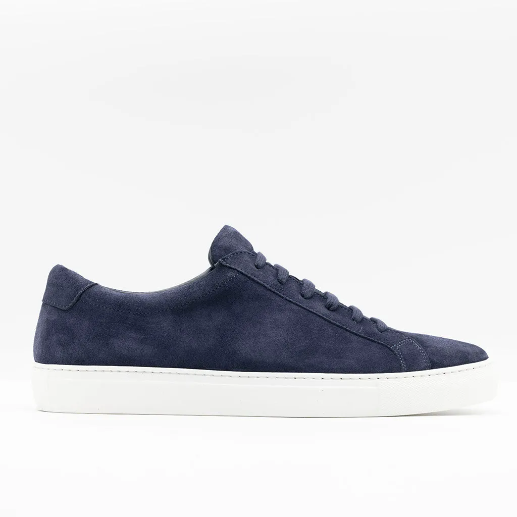 THE CLASSIC SNEAKER